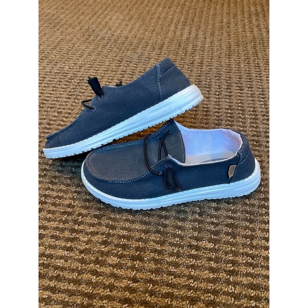 Hey Dude Wendy Chambray. Off black. Women’s size 5.